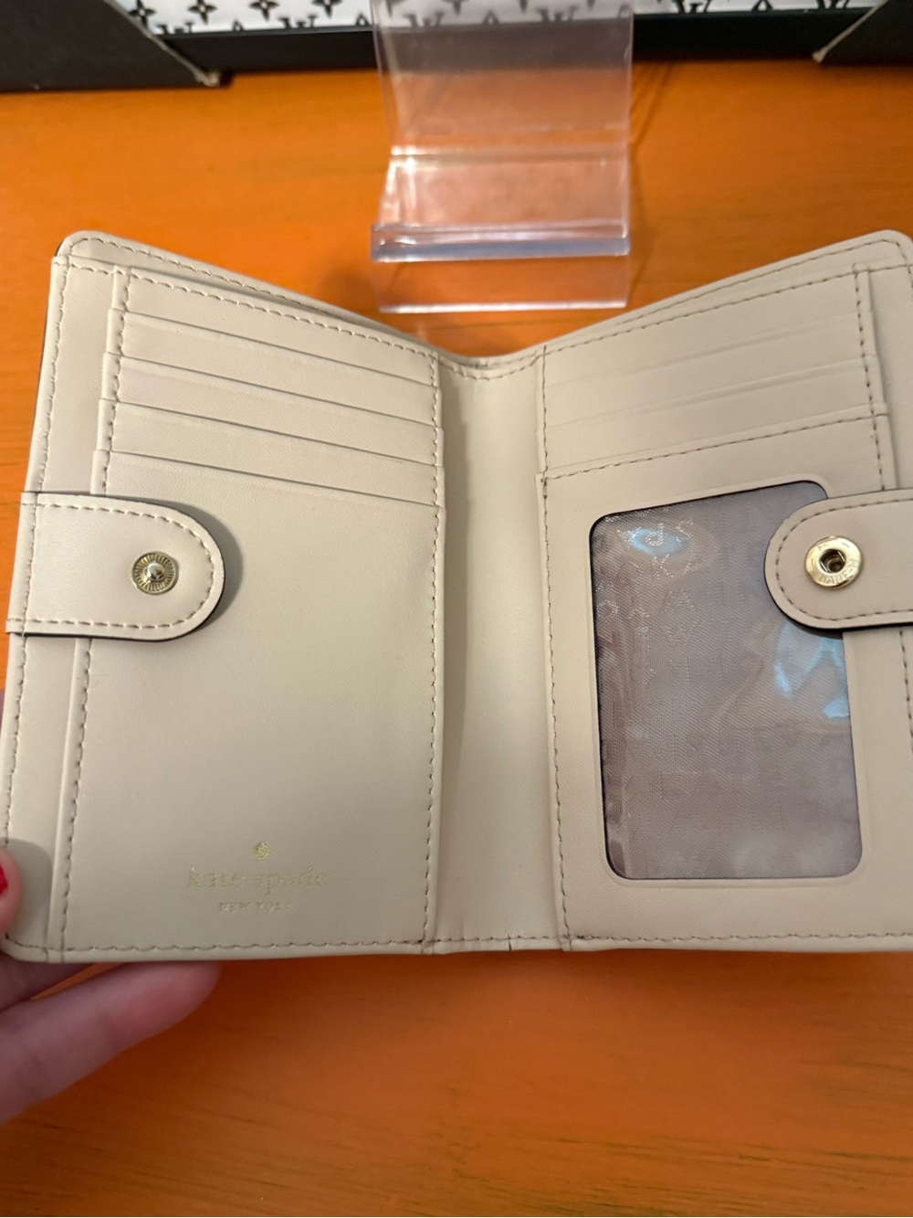 Kate Spade Cream Leather Compact Wallet-EUC - Picture 8 of 9